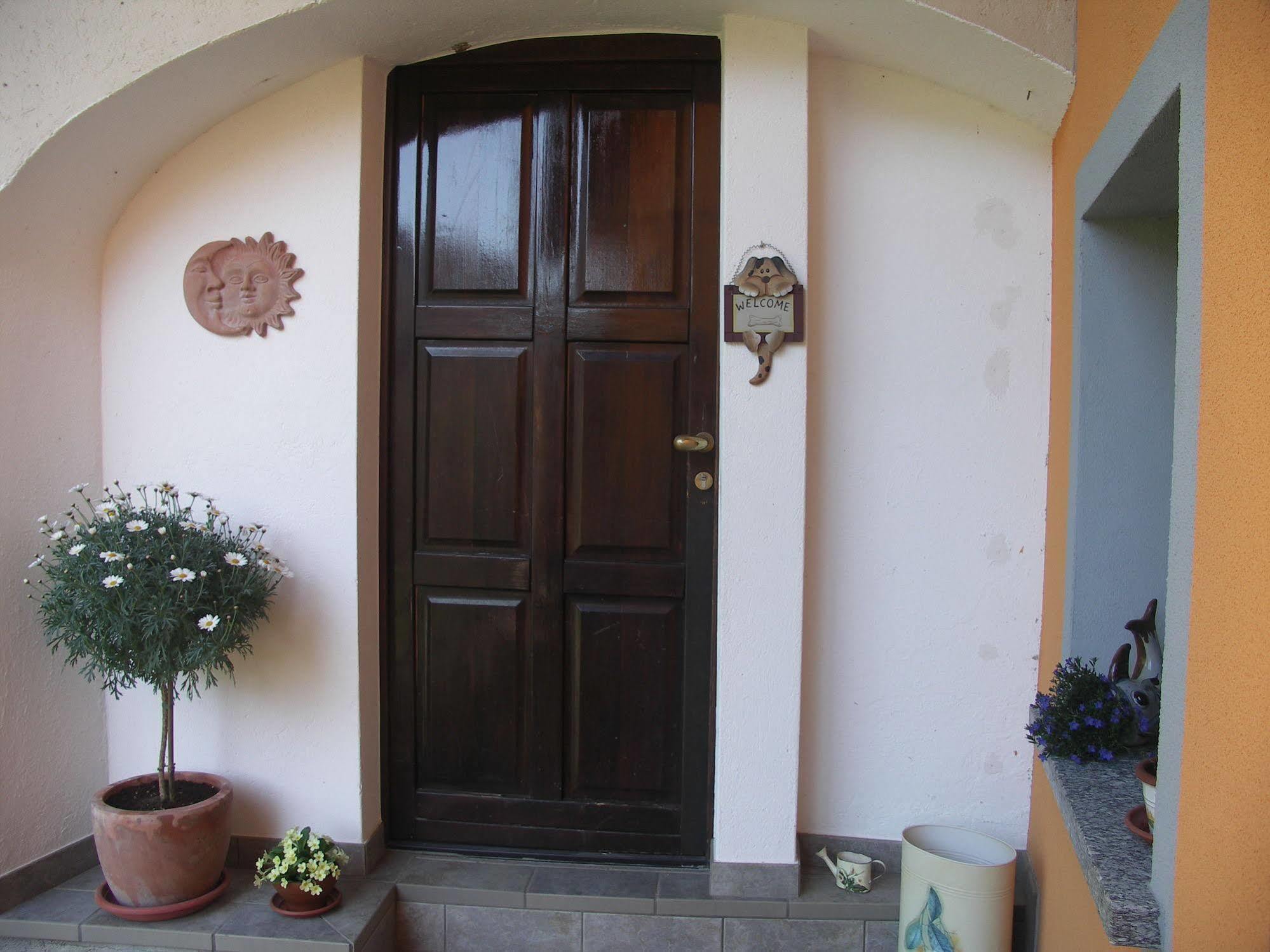 La Casa Del Borgo Bed & Breakfast Brissago-Valtravaglia Exterior foto